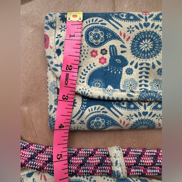 Kavu women’s sling pack with matching Wallet - Picture 15 of 16